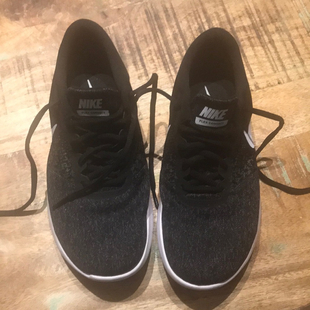 Nike Flex Contact Lightweight Running Shoes